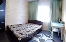 Двухспальная кровать, обеденная зона